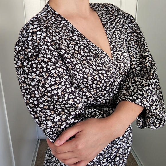 AFRM tiny flower mini wrapped dress Size XS - Picture 4 of 6